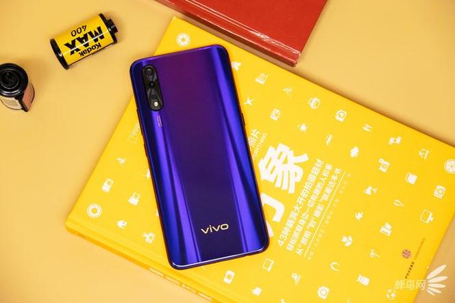 vivoz5是玻璃后壳还是塑料缩略图