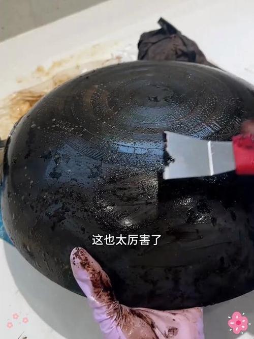 怎么清洗锅底黑色污垢缩略图