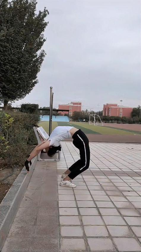板凳下胸腰游戏截图