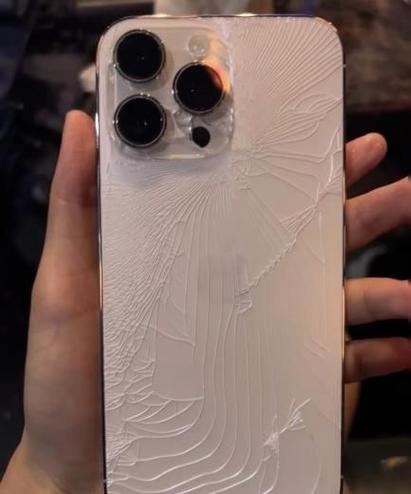 手机后玻璃盖裂了怎么办缩略图