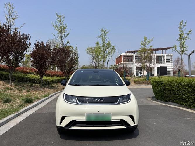 白色和灰色车哪个更高档游戏截图