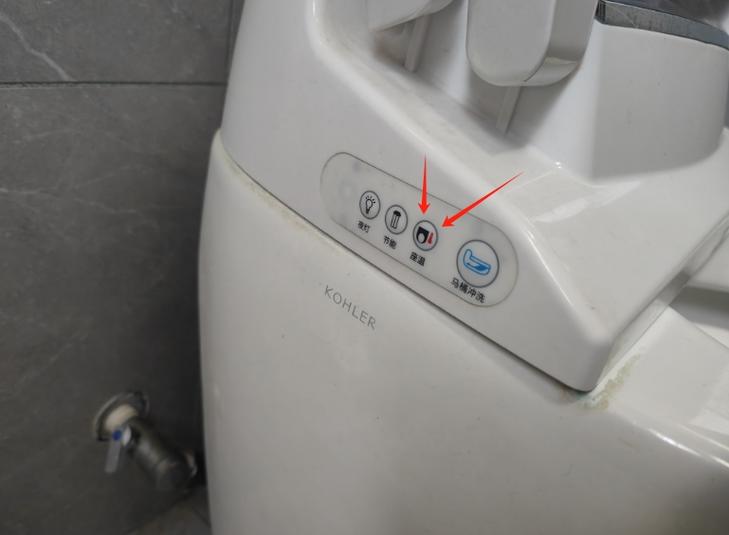 自动马桶遥控器没电了游戏截图