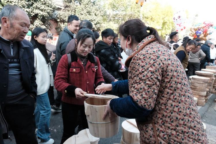 摆地摊怎样吸引顾客图标