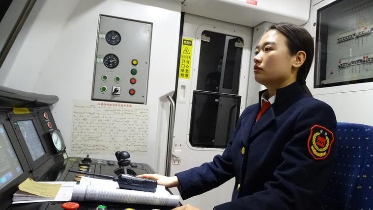 陕西西安地铁女缩略图