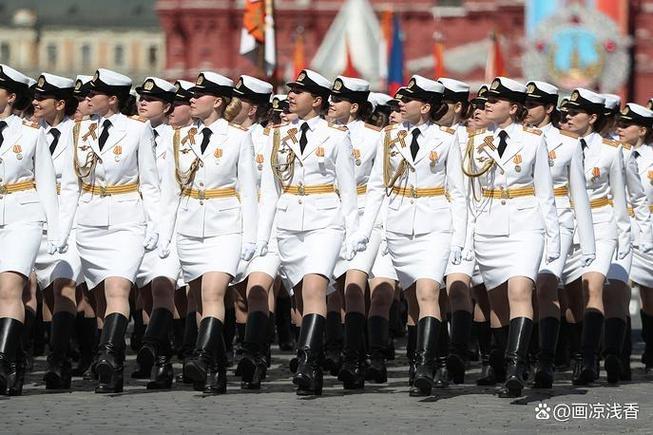 俄罗斯女兵阅兵场表现缩略图