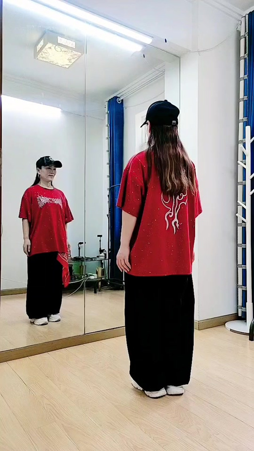 春英广场舞又见山里红缩略图