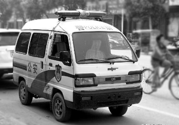 警察面包车