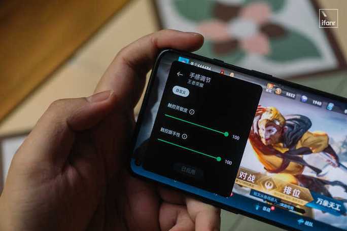手机屏幕有一个亮点图标