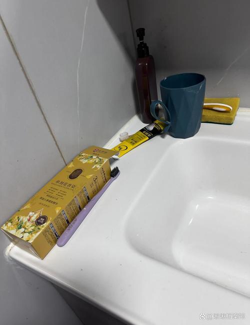 女子淋雨十几分钟突然抽搐