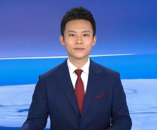 新闻主持人男