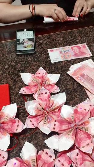 扎在摇钱树的钱怎么折