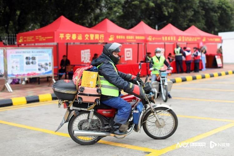 骑自行车回家过年搞笑图片图标