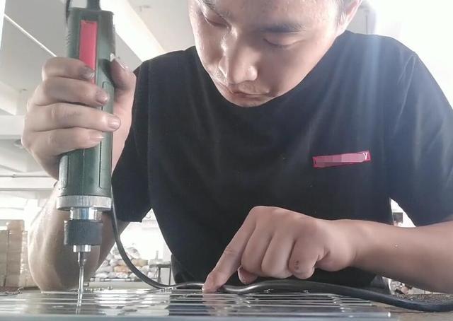 打螺丝赚钱缩略图