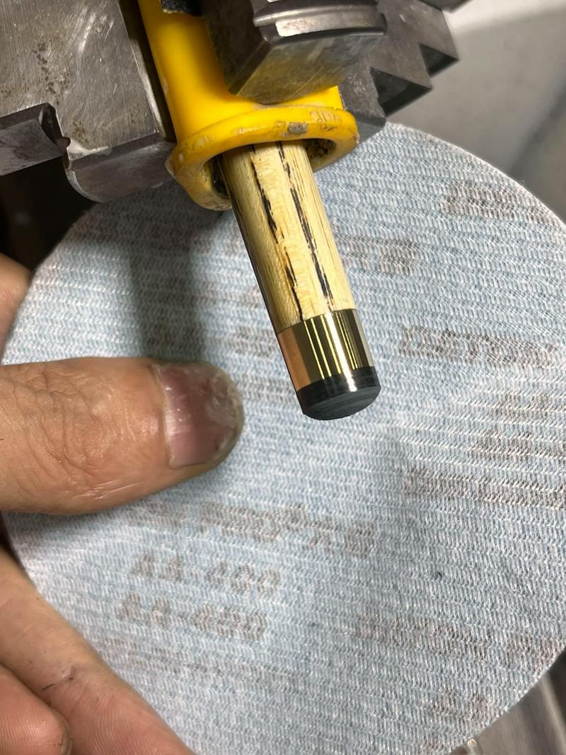 电脑上下有两个黑杠怎么处理