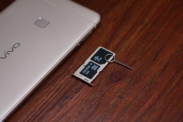 vivo突然一张卡不显示了缩略图