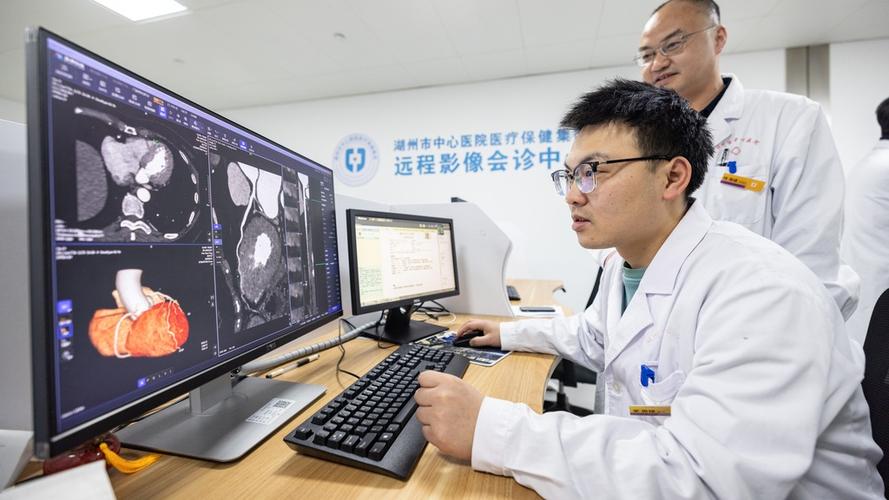 电脑显示屏指示灯亮但是屏幕不亮游戏截图