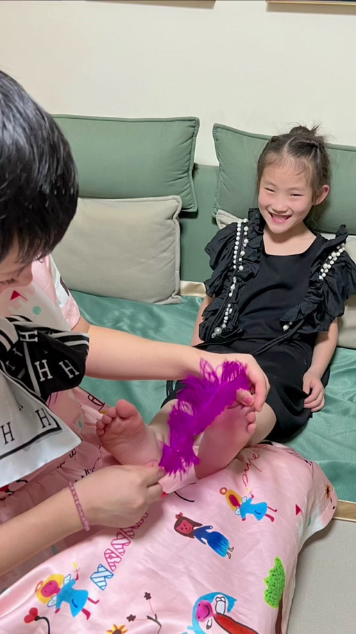 挠痒痒的儿童动画片游戏截图