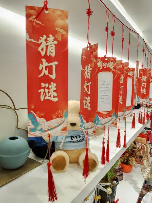 为什么一开灯就嗡嗡的响