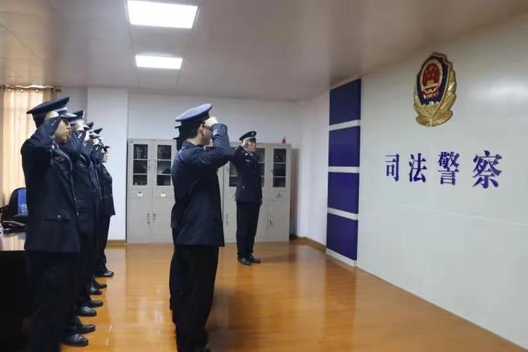 法警在法院地位很低吗
