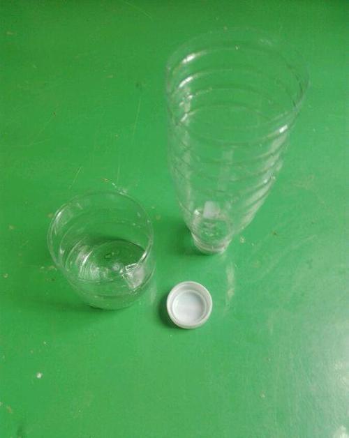 如何自制鹦鹉喂水器缩略图