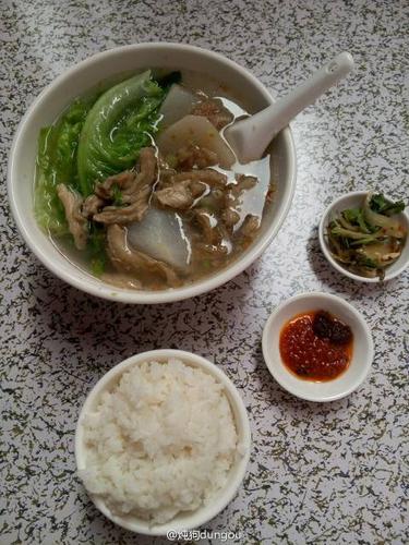 看韩国吃货大叔牛杂泡饭泡菜萝卜图标