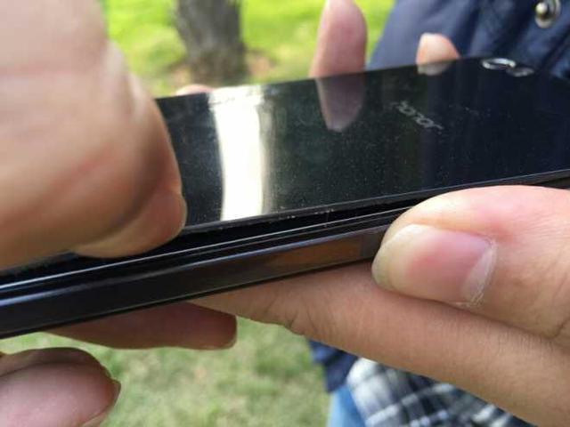 手机后盖太紧打不开缩略图