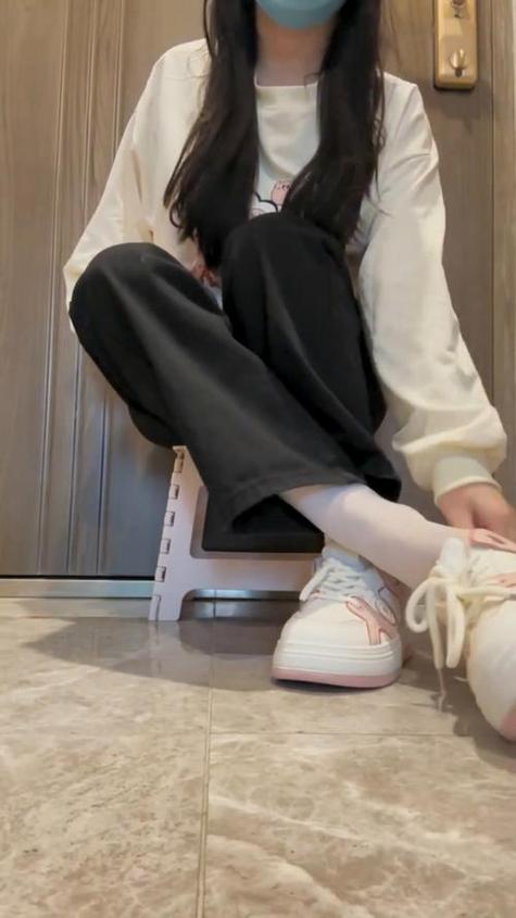 小白袜配小白鞋小女孩缩略图