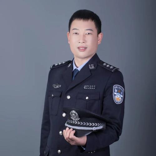 警服去掉臂章可以穿吗缩略图