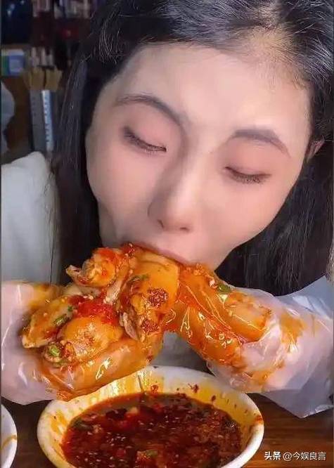 胖大姐吃播缩略图