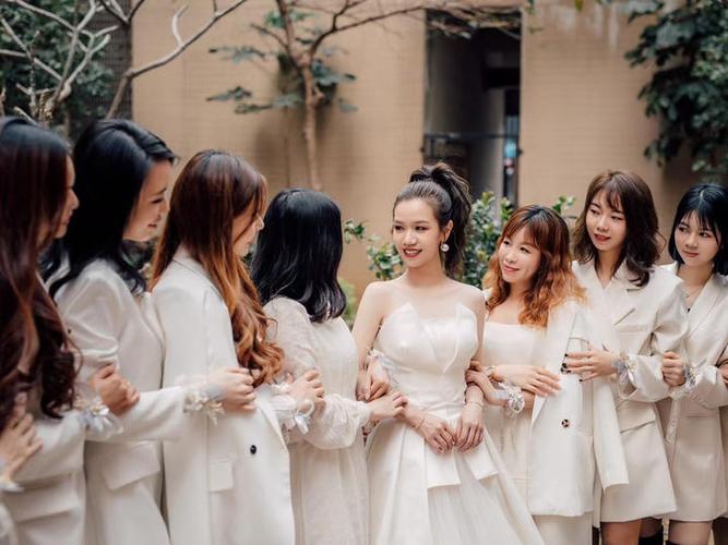 结婚的姐妹团缩略图