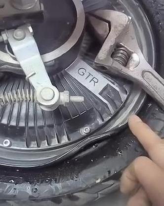电动车后轮改装两个轮