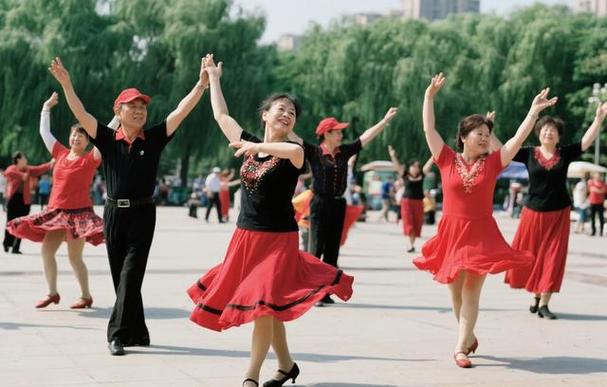大妈跳广场舞缩略图