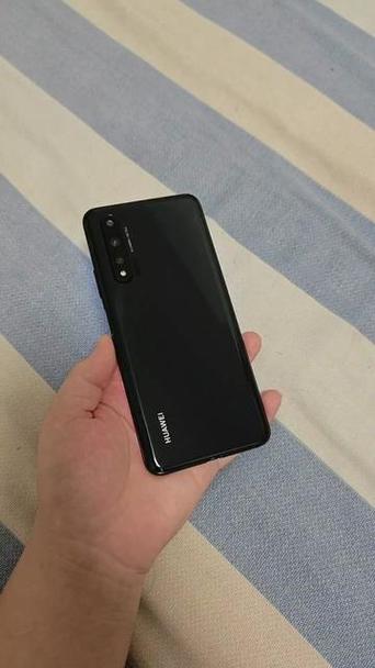 华为的玻璃后盖摔碎了怎么办缩略图