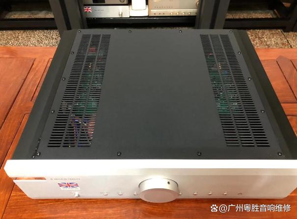 功放一开机就很大电流声