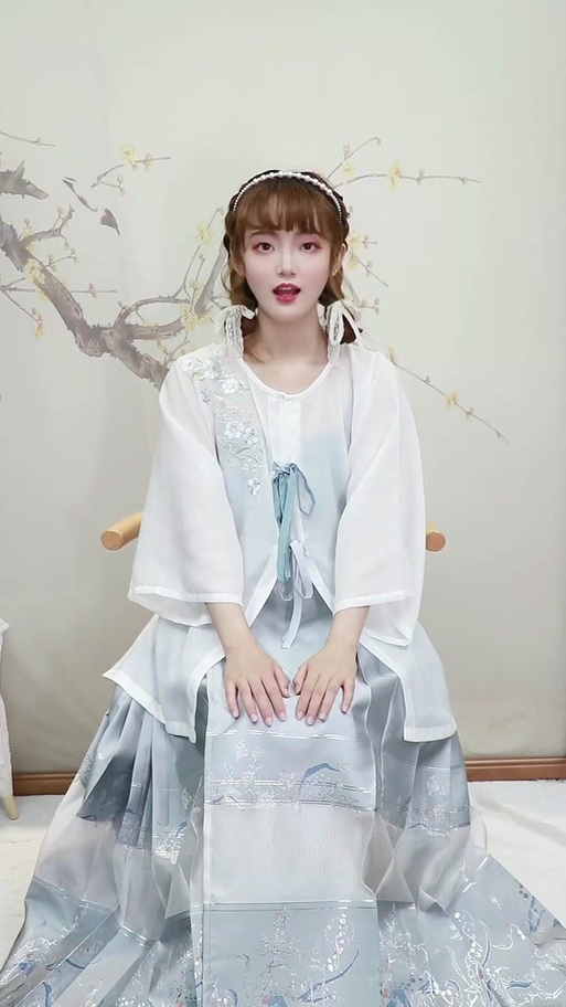 姐妹们穿马面裙的文案缩略图