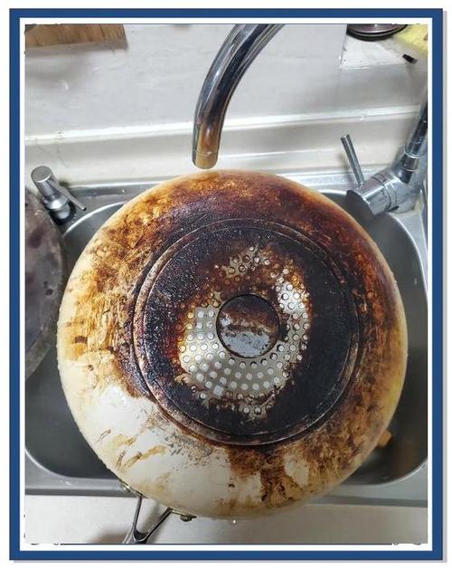 如何清洁锅底的黑垢缩略图