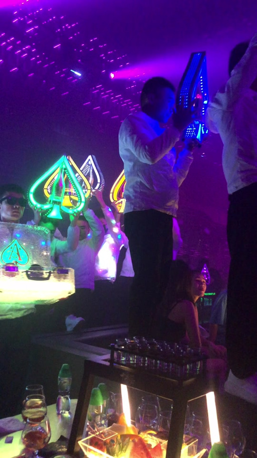 酒吧神龙套八万八千八