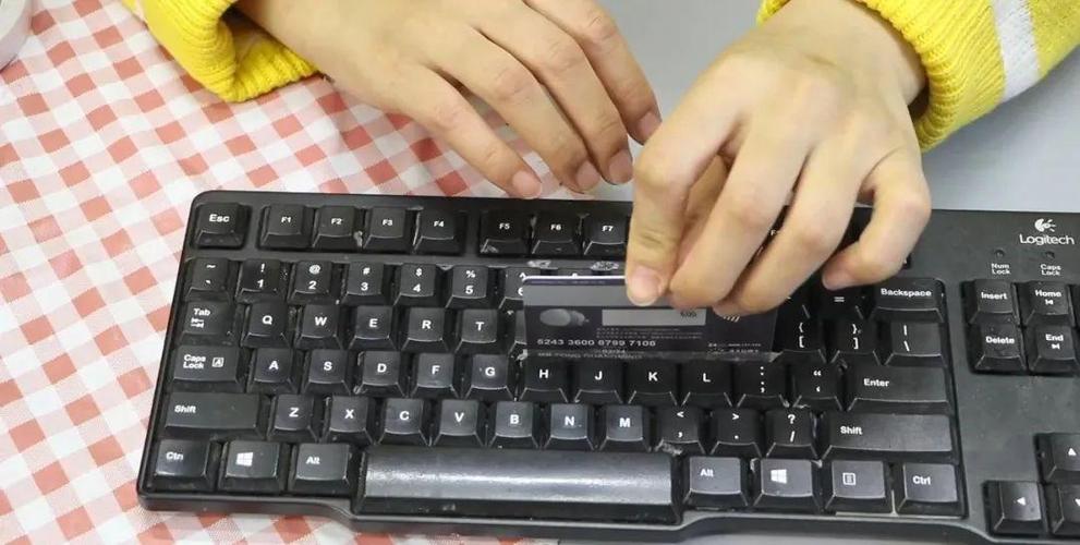 键盘缝隙里很脏怎么清理缩略图