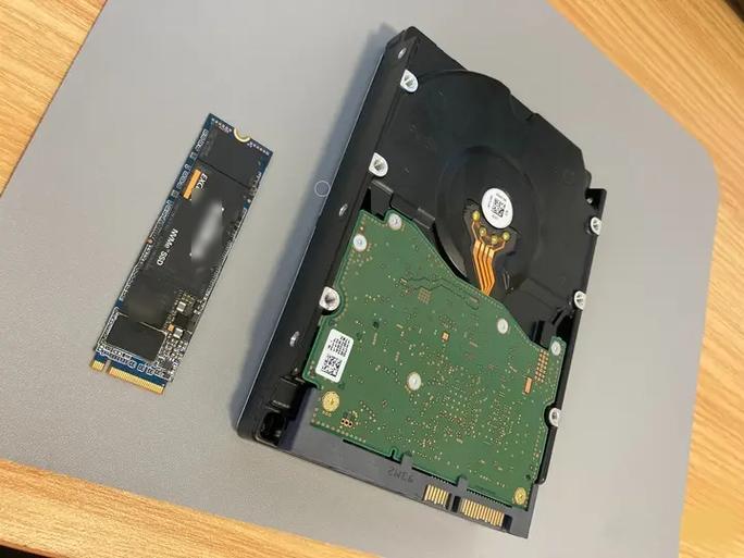存储数据用固态还是机械硬盘缩略图