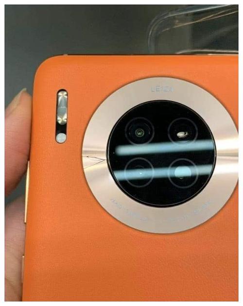 华为mate30摄像头镜片碎了缩略图
