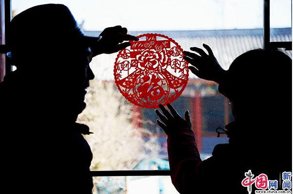 窗户贴纸怎么贴图标