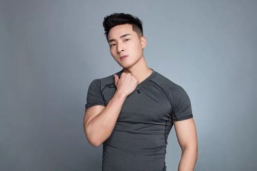 健身房的健身教练缩略图