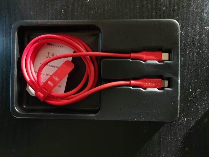 ipad充电显示红色电池和数据线