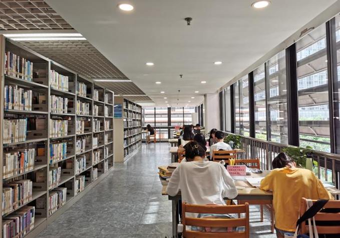 图书馆内部图片