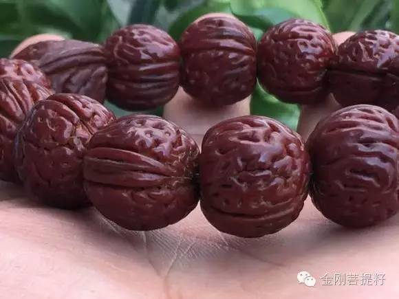 蟠桃核手串值钱吗游戏截图