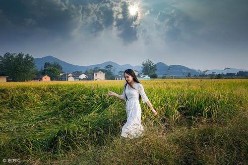 回归田园生活的女人缩略图