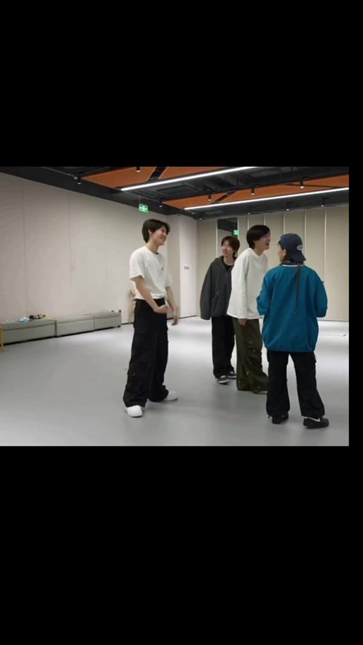 时代少年团抽象日常缩略图