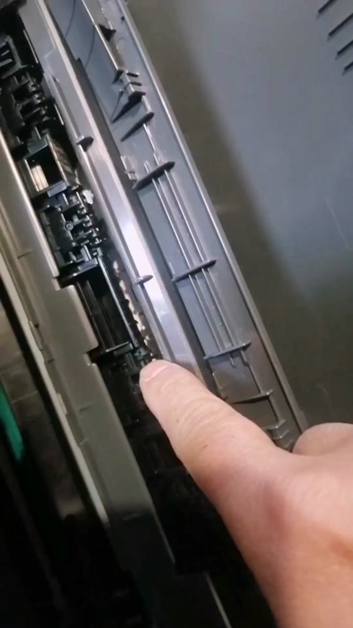惠普1005w卡纸如何取出