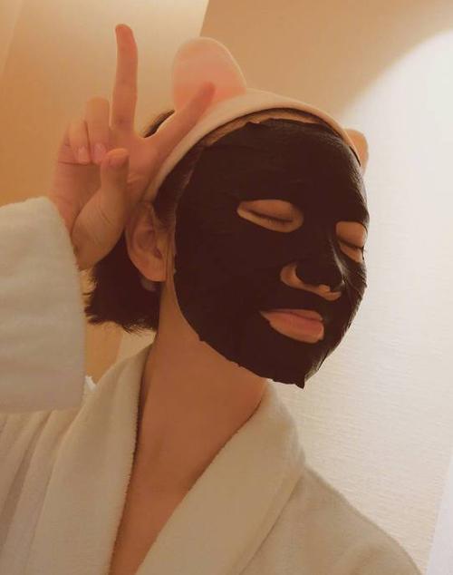 女生发个敷面膜照片怎么回图标
