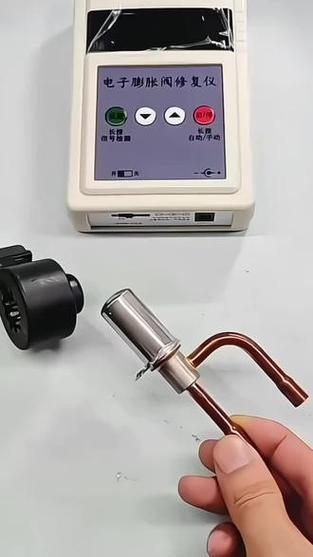 空调漏水怎么回事挂机下面滴水